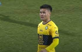 
                Xác định thời điểm Quang Hải về Việt Nam
            