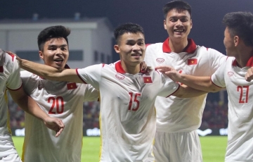 
                Tuyển thủ U23 Việt Nam bị đối thủ vào bóng thô bạo
            