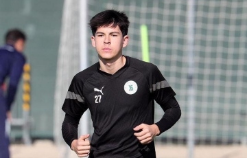 
                Từ châu Âu, cầu thủ Việt kiều đến đội bét bảng V-League thử việc
            