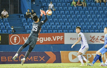 
                Thủ môn ĐT Việt Nam phải cắt bỏ lá lách
            
