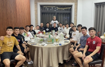 
                Đội trưởng ĐT Việt Nam mở tiệc chiêu đãi đồng đội
            