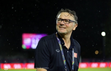 
                HLV Troussier tạm chia tay ĐTVN
            