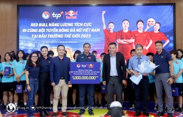 
                VIDEO: Toàn cảnh lễ trao thưởng 1 tỷ đồng cho ĐT nữ Việt Nam
            