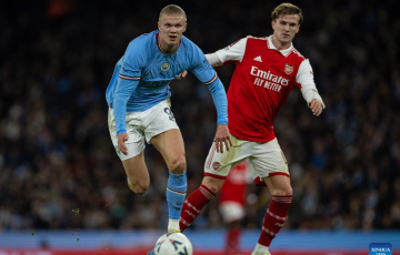 Lịch thi đấu bóng đá hôm nay 26/4: Man City vs Arsenal mấy giờ?