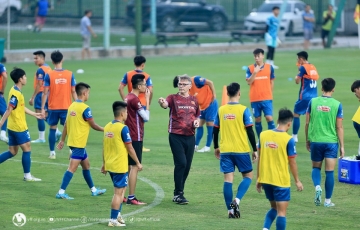 ĐT Việt Nam xáo trộn lớn, HLV Troussier đẩy 2 cầu thủ xuống đội U23