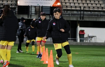 
                ĐT nữ Việt Nam rèn quân dưới trời khắc nghiệt, chờ đấu New Zealand
            