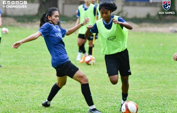 
                Trực tiếp nữ Thái Lan vs nữ Campuchia: Ngôi đầu bảng cho ai?
            
