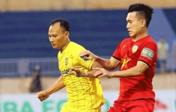 
                VIDEO: Màn rượt đuổi tỷ số kịch tính giữa SLNA vs Hà Tĩnh trên sân Vinh
            