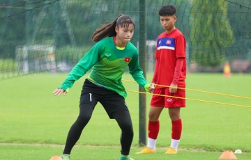 
                Thủ môn trẻ nhất ĐT nữ Việt Nam từng viết cam kết xin đi tập bóng đá
            