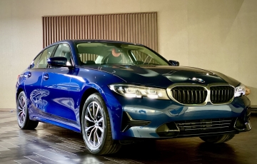 Xe sang BMW 3-series giảm sâu kỷ lục, giá thấp nhất chỉ ngang ngửa Toyota Camry