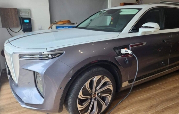 
                Xe điện hạng sang Trung Quốc bán lỗ 1 tỷ đồng dù mới lăn bánh vỏn vẹn 5.000 km
            