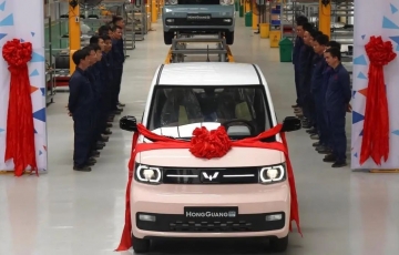 
                Đang gây sốt tại Việt Nam, Wuling Hongguang Mini EV vẫn hụt hơi trên “sân nhà”
            
