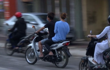 
                Đề nghị phụ huynh không cho con sử dụng xe máy khi chưa đủ tuổi, chưa có bằng lái
            
