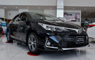 
                Toyota Corolla Altis ưu đãi lớn lên tới 70 triệu đồng, quyết đấu Mazda3, Kia K3
            