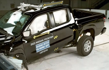 
                Bán tải cỡ trung như Ford Ranger kém an toàn đối với hành khách ngồi hàng sau?
            