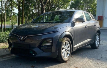 
                VinFast VF6 lần đầu lộ diện không che chắn, sẵn sàng đọ sức Creta, Seltos
            