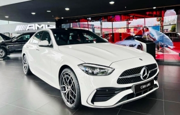 
                Xe sang đua nhau giảm giá lên đến 600 triệu đồng
            