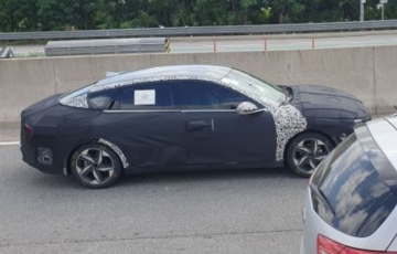 
                Kia K3 thế hệ mới lộ ảnh chạy thử với đèn pha kiểu EV9, dự kiến ra mắt cuối năm sau
            