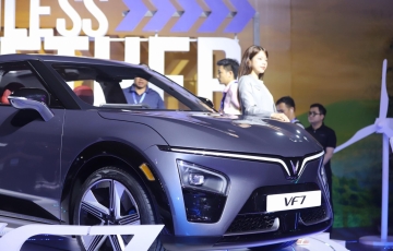 
                Ảnh thực tế VinFast VF7: Điểm nhấn đuôi xe
            