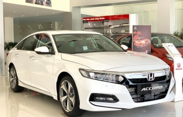 
                Honda Accord giảm giá đến hơn 100 triệu đồng, chạy đua khuyến mãi với Camry
            
