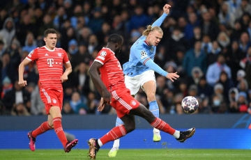 
                Đã hay còn hên, Man City chạm một tay vào vé bán kết Cúp C1
            