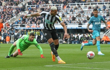 Newcastle ghi 5 bàn vào lưới Tottenham trong 21 phút