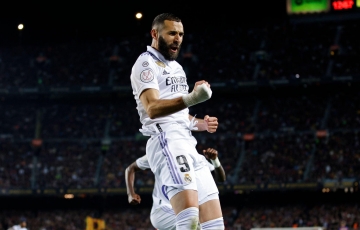 
                Bật chế độ Quả Bóng Vàng, Benzema được chủ tịch Real đích thân vinh danh
            
