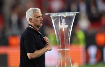 
                Roma gục ngã ở chung kết C2, CĐV phản ứng trái chiều vì HLV Mourinho
            