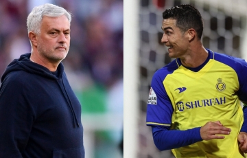 
                Phản ứng kiểu Ronaldo của HLV Mourinho khi Roma mở tỷ số chung kết C2
            