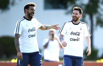 
                Bỏ mặc Indonesia, Messi nhận lời đàn anh đá giao hữu với đội của Maradona
            