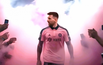 
                Hình ảnh đầu tiên của Messi trong màu áo Miami, xác nhận luôn số áo mới
            