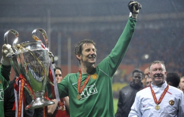 
                Sự nghiệp lẫy lừng của Van der Sar thể hiện qua những con số
            