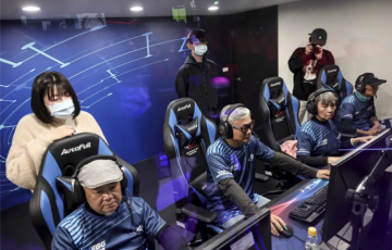 Hơn 90 tuổi nhưng vẫn trở nhà vô địch một giải đấu Esports