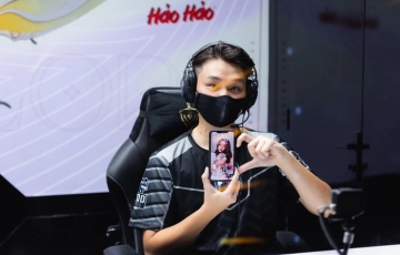 Trầm trồ những lần game thủ khoe bạn gái trên livestream của giải đấu