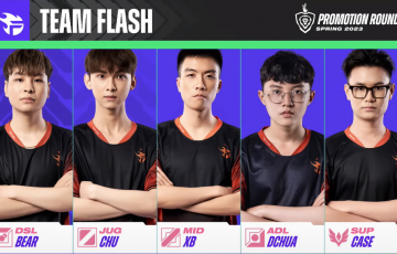 Team Flash nhẹ nhàng vượt qua trận đấu đầu tiên của vòng thăng hạng
