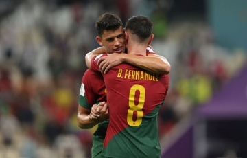 Liverpool và Barcelona cạnh tranh người dự bị cho Bruno Fernandes