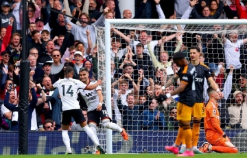 Fulham giành 3 điểm trước Leeds: Va chạm nảy lửa, hiệp 2 bùng nổ