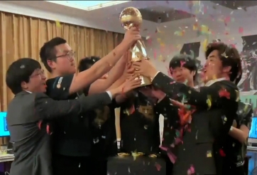 Tranh cãi hậu MSI 2022: Việc chọn bên có thực sự ảnh hưởng đến kết quả trận chung kết?