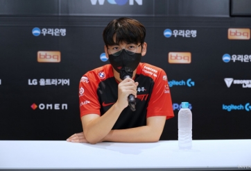 Phỏng vấn T1 Gumayusi: 'Quá khó để lăn cầu tuyết từ sớm với meta hiện tại.'