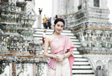 Mina Young đẹp 'cực lạ' trong trang phục truyền thống Thái Lan