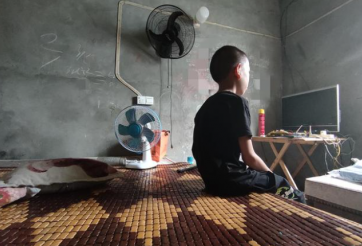 Cậu bé 12 tuổi dùng tiền chữa bệnh cho bố để nạp game