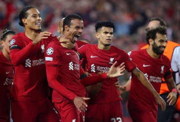 Chơi trò ‘ném đá hội nghị’, huyền thoại MU bị ‘đá tảng’ Liverpool dằn mặt theo cách không thể ‘đắng’ hơn