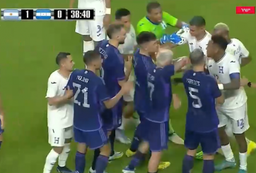 Video: Cầu thủ Argentina 'ăn tươi' đối thủ vì vào bóng thô bạo với Messi