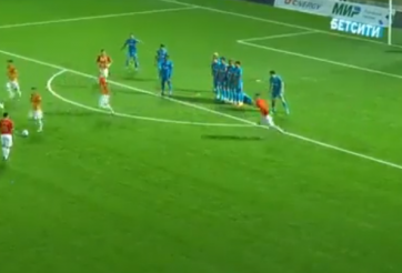 Video: Pha dàn xếp đá phạt 'dị' nhất thế giới