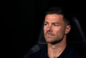 Xabi Alonso cảnh báo 'kỷ luật' sau 2 thẻ đỏ liên tiếp