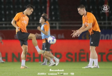 HLV Lê Huỳnh Đức nhận xét màn trình diễn của Việt kiều 1m90