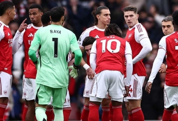 Arsenal san bằng kỷ lục khó tin của MU