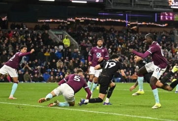 Burnley cầm hòa Tottenham, nỗ lực trụ hạng vẫn đầy chông gai