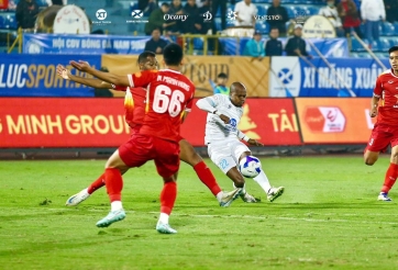 Cựu sao Ngoại hạng Anh ghi bàn thắng đầu tiên tại Việt Nam