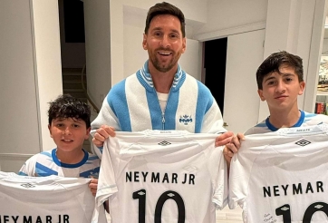 Messi và các con nhận món quà đặc biệt từ Neymar
